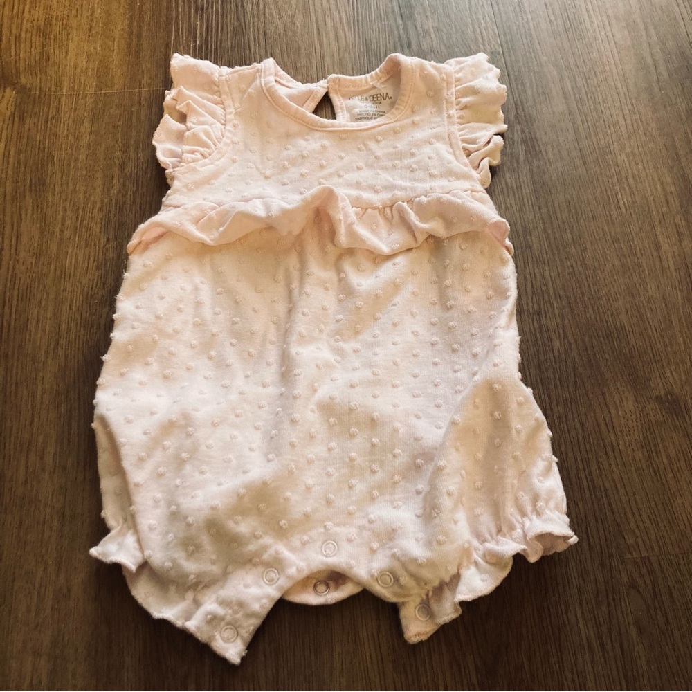5/$15 Kyle & Deena Light Pink Swiss Dot Onesie 0-3M